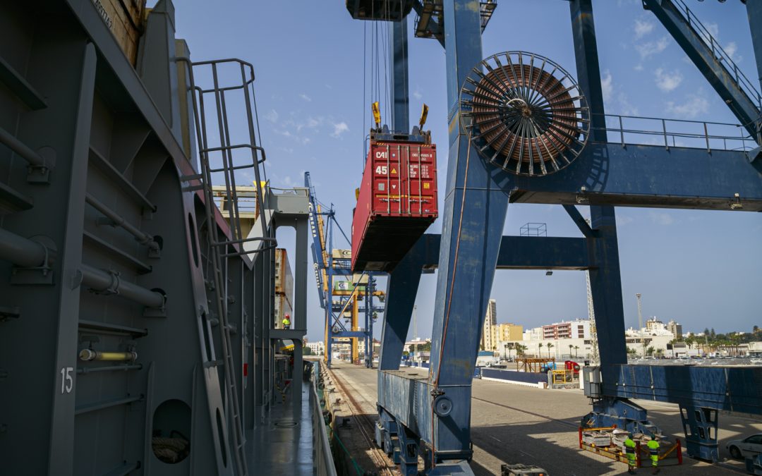 Port traffic in the Bay of Cadiz grows by 15 percent in the first half of the year