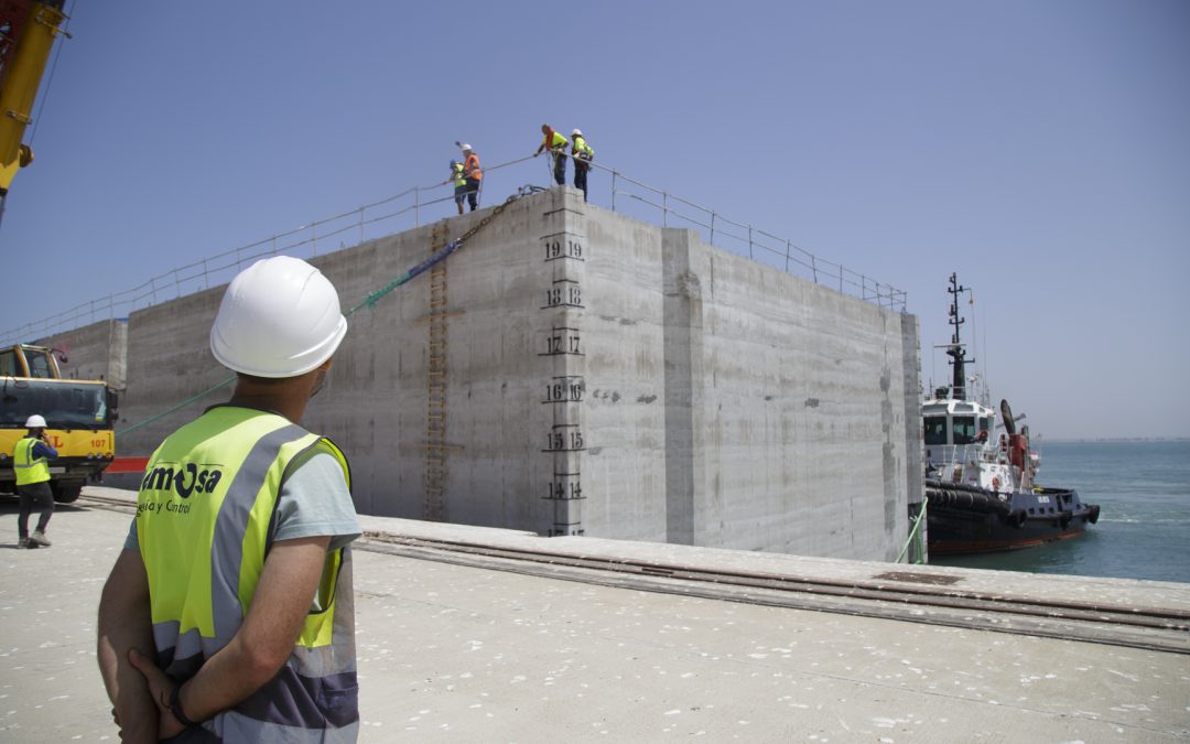 A flote el primer cajón de la Fase II de la Nueva Terminal de Contenedores de Cádiz